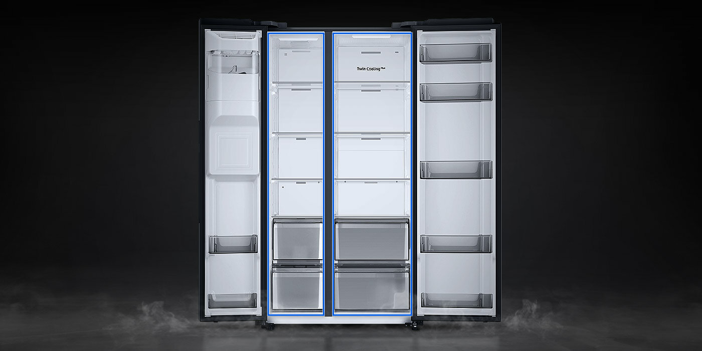 Pusta, otwarta lodówka dwudrzwiowa Pusta, otwarta lodówka dwudrzwiowa