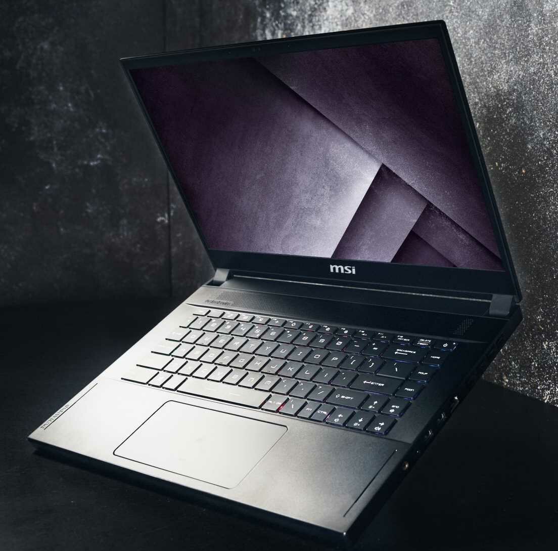 Laptop MSI GS66 Stealth - nowoczesny design smukły sztywny wzmocniona konstrukcja technologia Cooler Boost zwiększony przepływ powietrza
