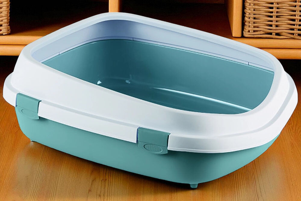 Kuweta dla kota STEFANPLAST MS 15970 Jumbo postawiona na podłodze w domu w tle meble rośliny