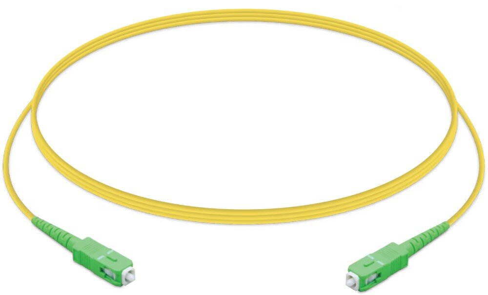 Kabel patchcord UBIQUITI UF-SM-PATCH-APC-APC 1.5 m Żółty kabel światłowodowy zwinięty w pętlę z widocznymi zielonymi wtyczkami na obu końcach