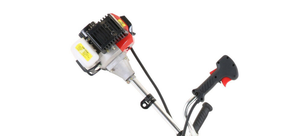 Kosa spalinowa LIDER TMK325 silnik dwusuwowy o mocy 1,5 KM pojemność 42,7 cm3 maksymalny moment obrotowy 1,8 Nm dzielony wał przystawki żyłkowa tarcza stalowa szerokość koszenia głowicą żyłkową do 45 cm stalową tarczą do 25,5 cm