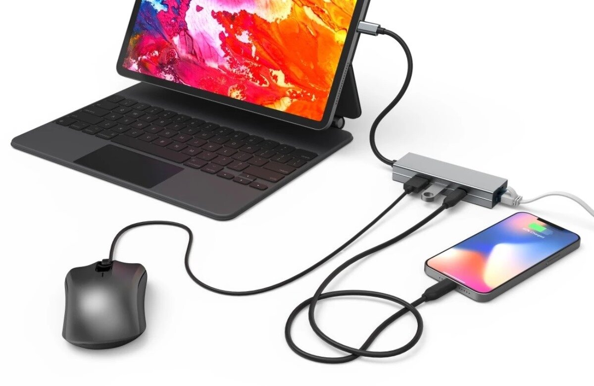 zdjęcie huba USB-C z 4 gniazdami