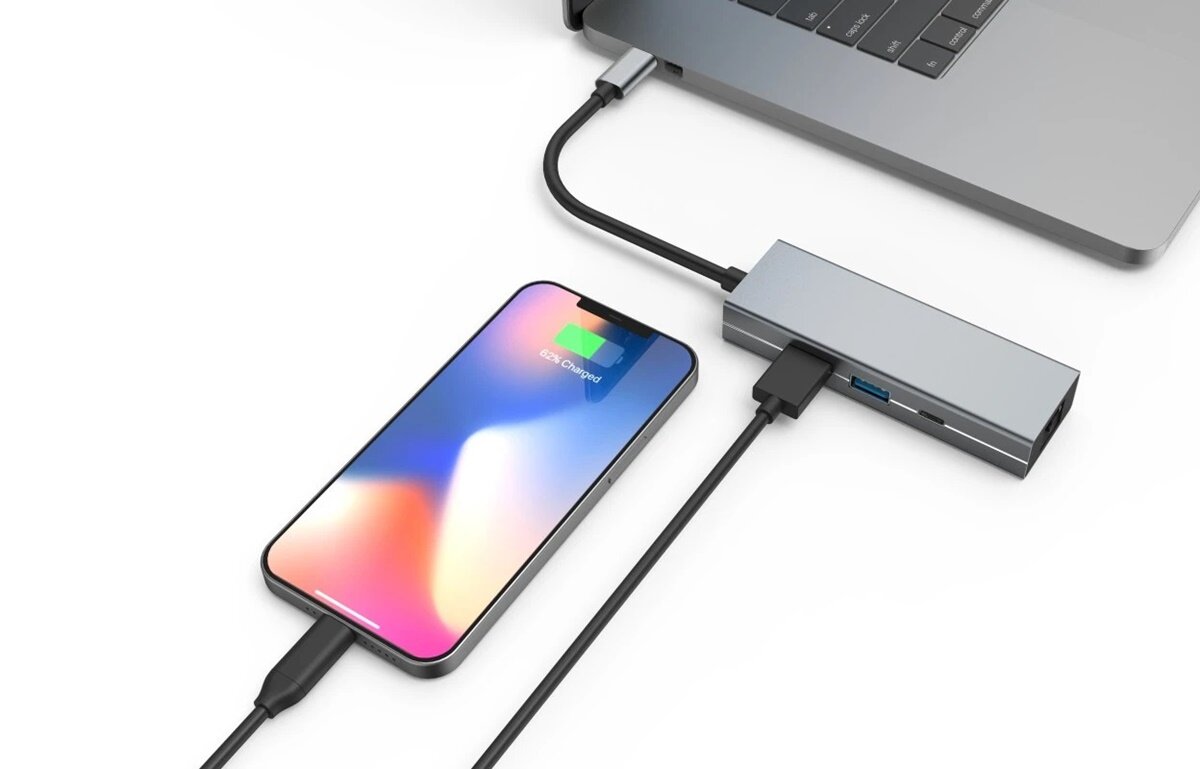 zdjęcie huba USB-C z 4 gniazdami