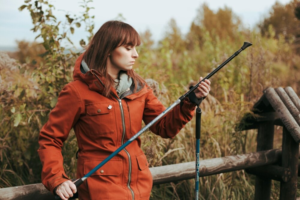 Kijki do nordic walking SPOKEY Neatness II Niebieski z aluminium 6061 wysoka wytrzymałość odporność na uszkodzenia mechaniczne możliwość złożenia po złożeniu 85 cm wygodny transport łatwe przechowywanie