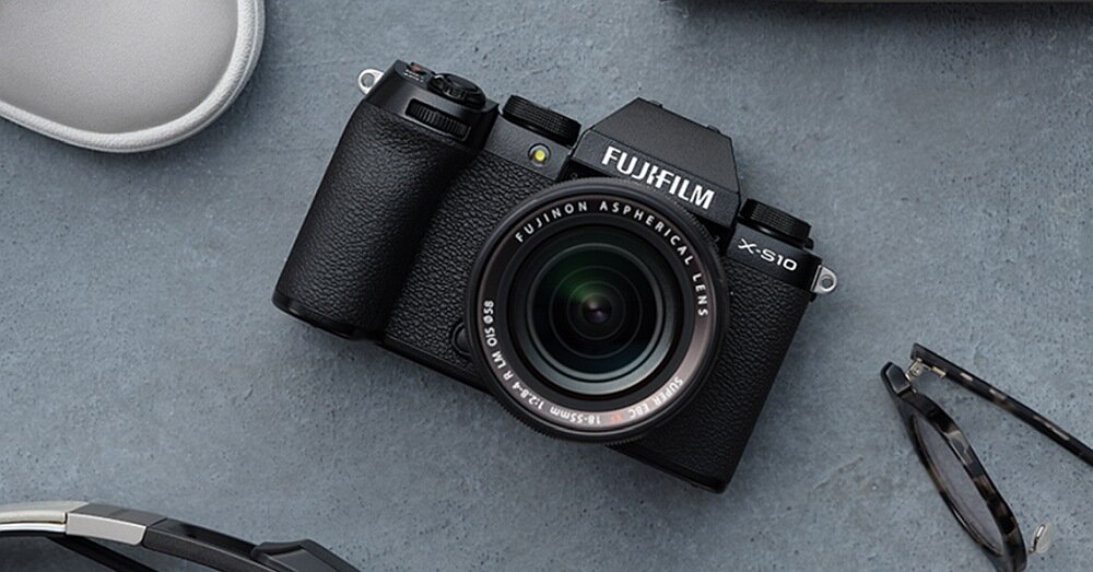 Камера FUJIFILM X-S10 легка