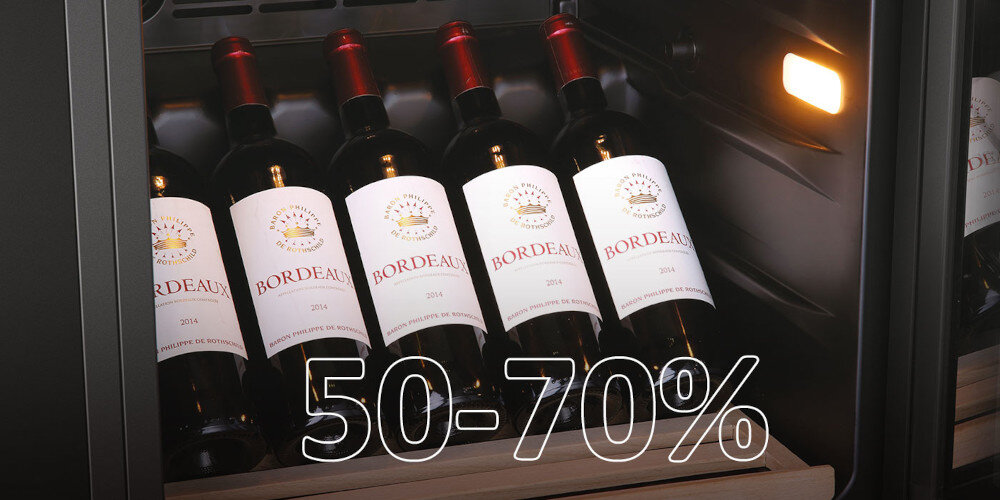 CHŁODZIARKA DO WINA HAIER HWS49GA lifestyle front ikona 50-70 % butelki otwarta Natural Airflow System przepływ powietrza optymalna wilgotność precyzyjne czujniki