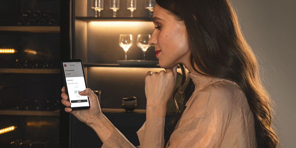 CHŁODZIARKA DO WINA HAIER HWS49GA smartfon sterowanie telefonem Aplikacja hOn Vivino skanowanie etykiety informacje zdalne sterowanie wskazówki porady