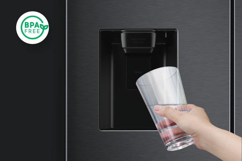 zimna i przefiltrowana woda na wyciągnięcie ręki zimna i przefiltrowana woda na wyciągnięcie ręki