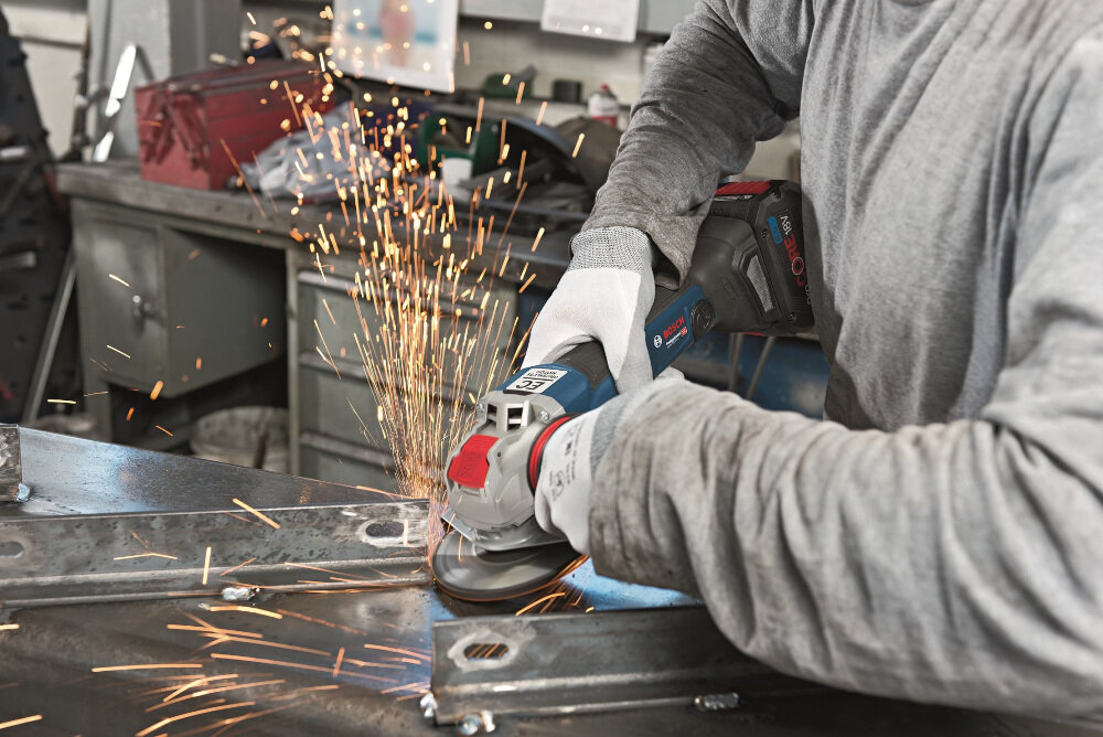 Szlifierka kątowa BOSCH Professional GWX 18V-10 06017B0102 solina odporna na obciazenia ergonomiczna raczka powloka typu SoftGrip