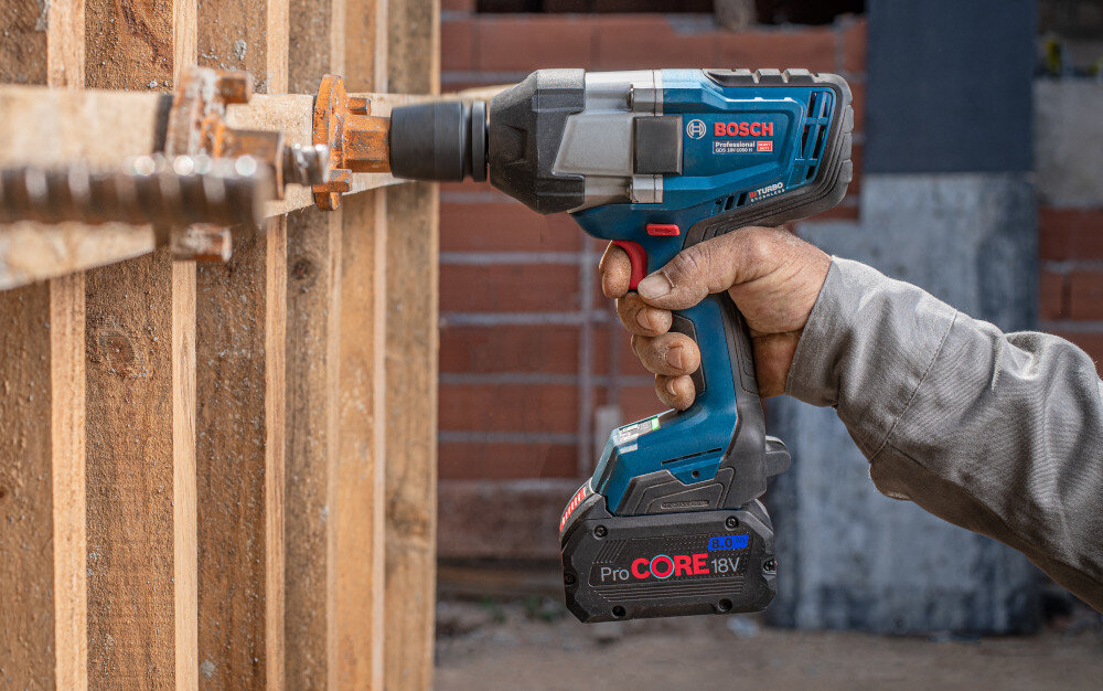 Klucz udarowy BOSCH Professional GDS 18V-1050 H 06019J8502 narzędzie trzymane przez użytkownika dla majsterkowiczów wszechstronne zastosowanie funkcja udaru regulacja prędkości