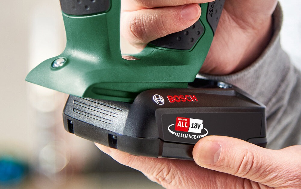 Młotowiertarka BOSCH Uneo Maxx 060395230K akumulator napiecie 18 V pojemnosc 1,5 Ah system POWER FOR ALL 18V ladowarka