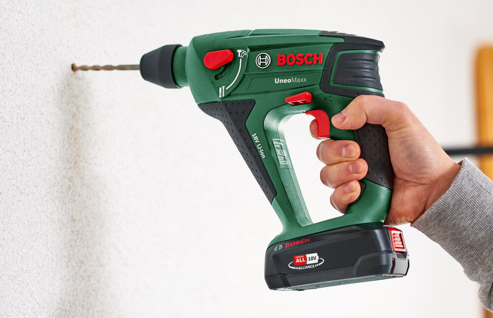 Młotowiertarka BOSCH Uneo Maxx 060395230K pneumatyczny mechanizm udarowy tryb udaru do 0,6 J czestotliwosc udaru do 5000 ud./min przelacznik kierunku obrotow prawo/lewo