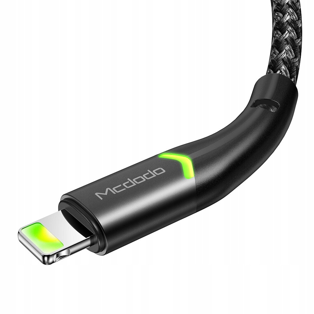 Czarny kabel USB Lightning z plecionym oplotem i zielonym podświetleniem na złączu. Na obudowie widoczne jest logo \'Mcdodo\'.