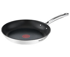 Patelnia Cook Eat ze srebrnym rantem.