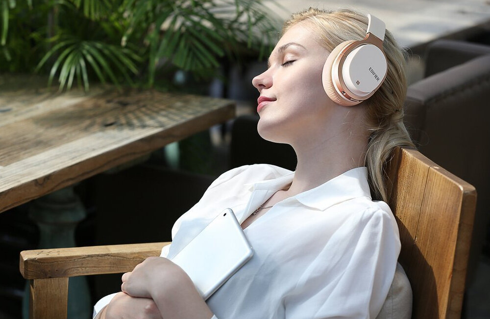 Słuchawki nauszne EDIFIER W830BT dźwięk płynność impedancja pasmo przenoszenia