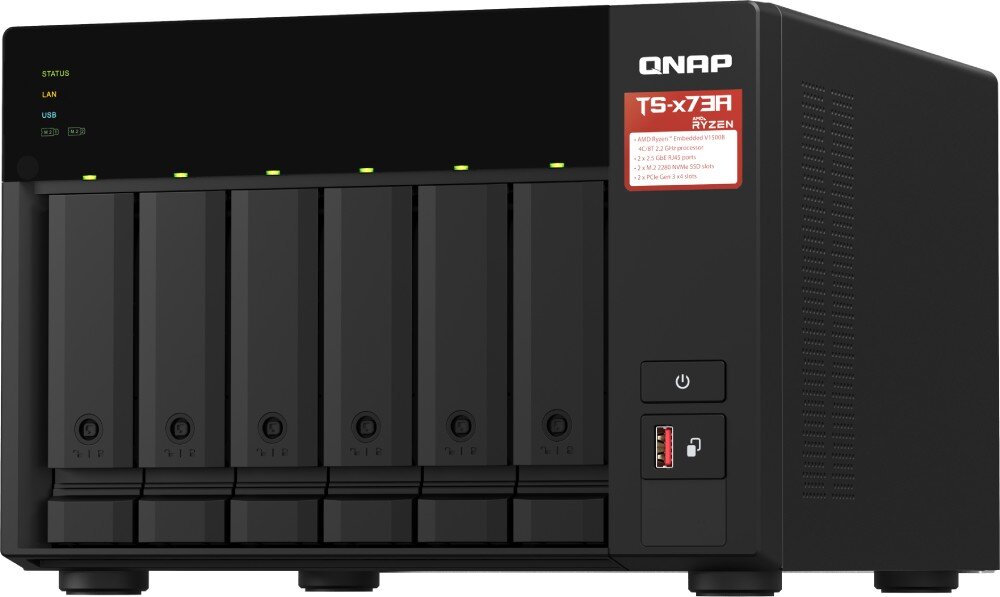 Serwer plików QNAP TS-673A-8G Czarna obudowa typu tower z sześcioma zatokami na dyski z przodu, diodami sygnalizacyjnymi oraz przyciskiem zasilania i portem USB, opis