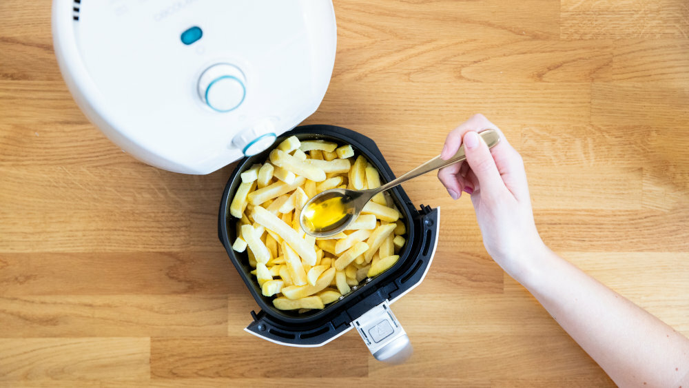 Frytkownica beztłuszczowa CECOTEC 3051 Cecofry Compact Rapid Air Fryer mozliwosc smazenia na jednej lyzce oleju moc 900 W technologia goracego powietrza PerfectCook ustawienia