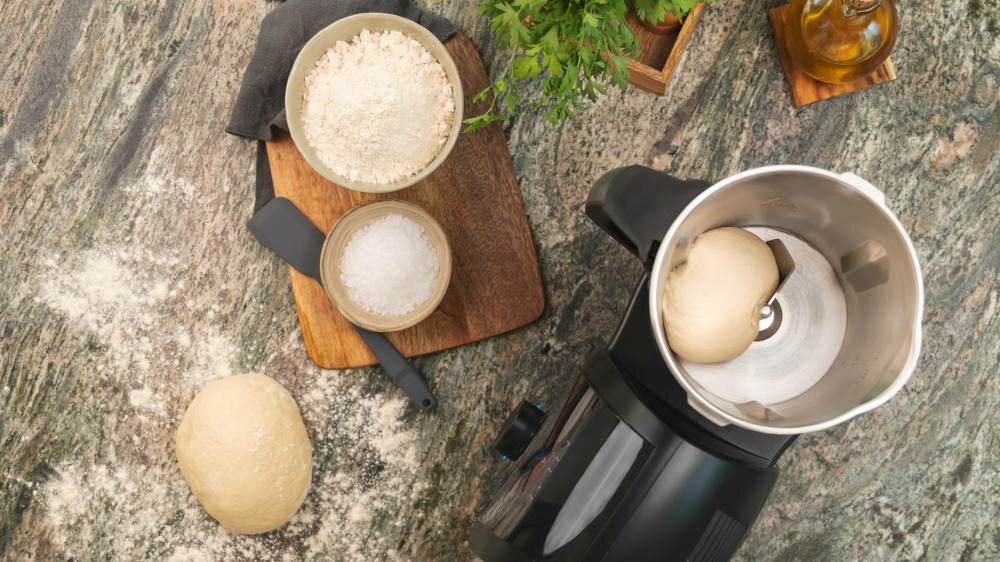 Robot wielofunkcyjny CECOTEC Mambo 10070 1700W z wbudowaną wagą i funkcją gotowania dzbanek pojemnosc lyzka MamboMix do ugniatania ciasta