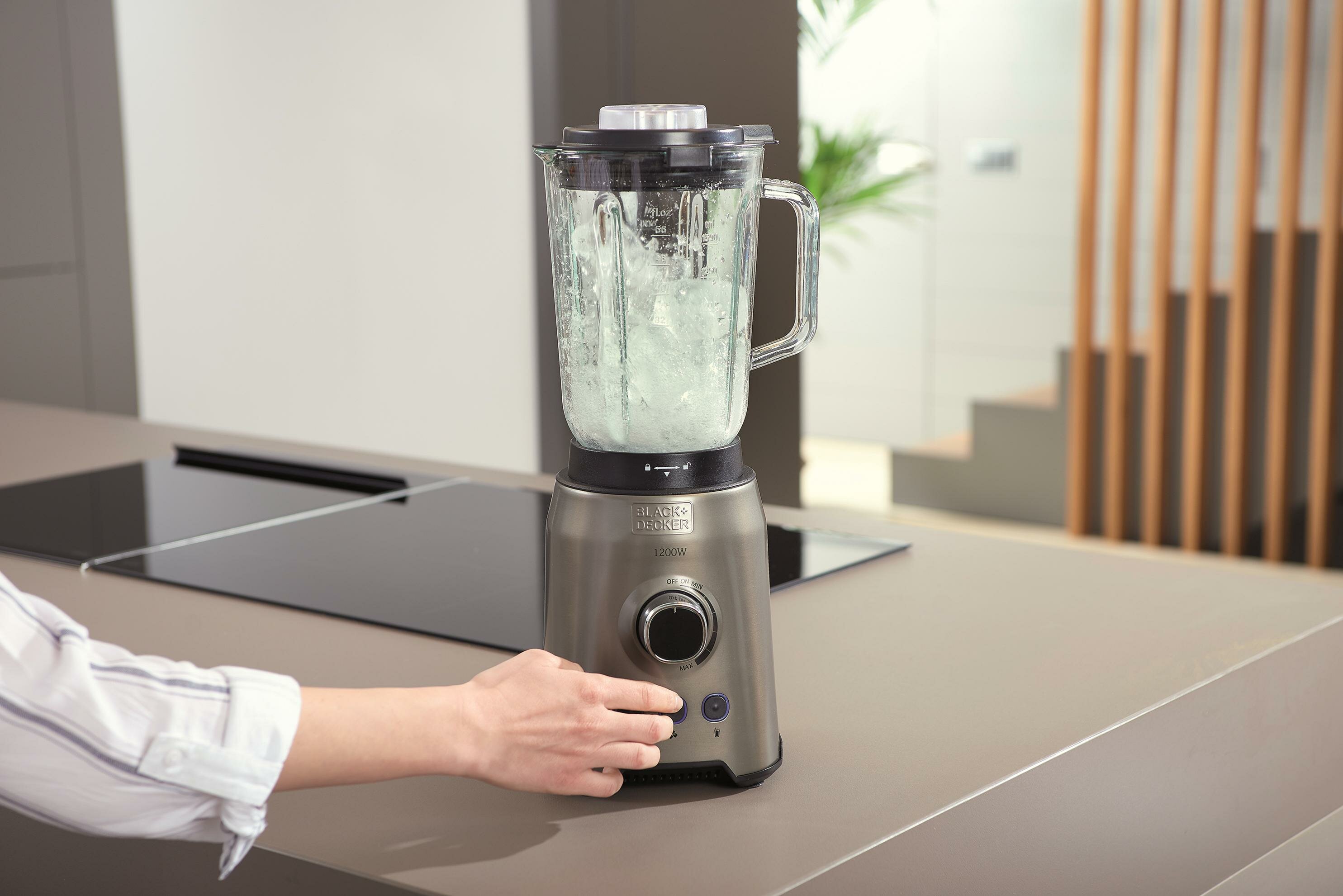 Blender kielichowy BLACK&DECKER BXJB1200E PROGRAM SMOOTHIE PROGRAM LODU PROGRAM TURBO MOZLIWOSCI
