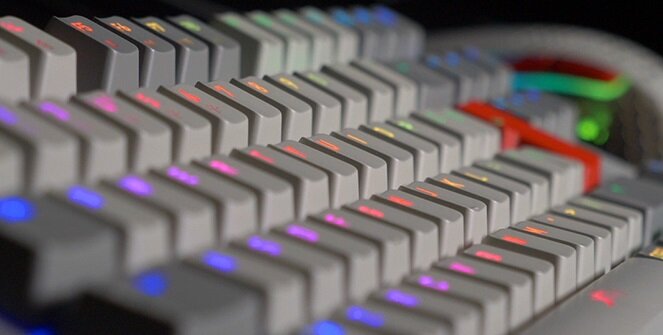 Klawiatura XTRFY K4 - dodatkowe zalety idealna do grania model mechaniczno membranowy wytrzymałość 19 klawiszy multimedialnych