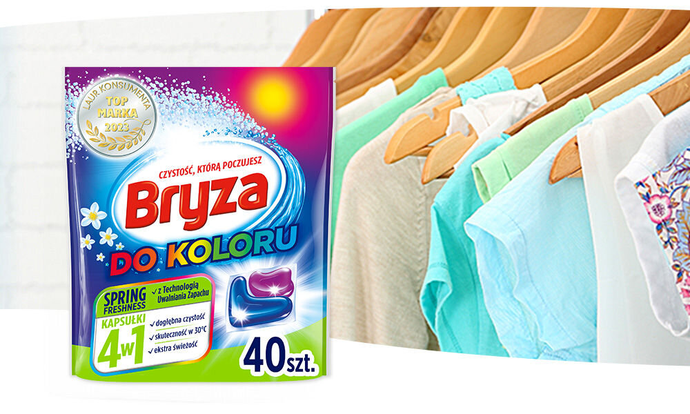 Kapsułki do prania BRYZA 4 w 1 Spring Freshness - 40 szt. opakowanie kapsułek obok złożonych kolorowych ręczników napis ochrona kolodów