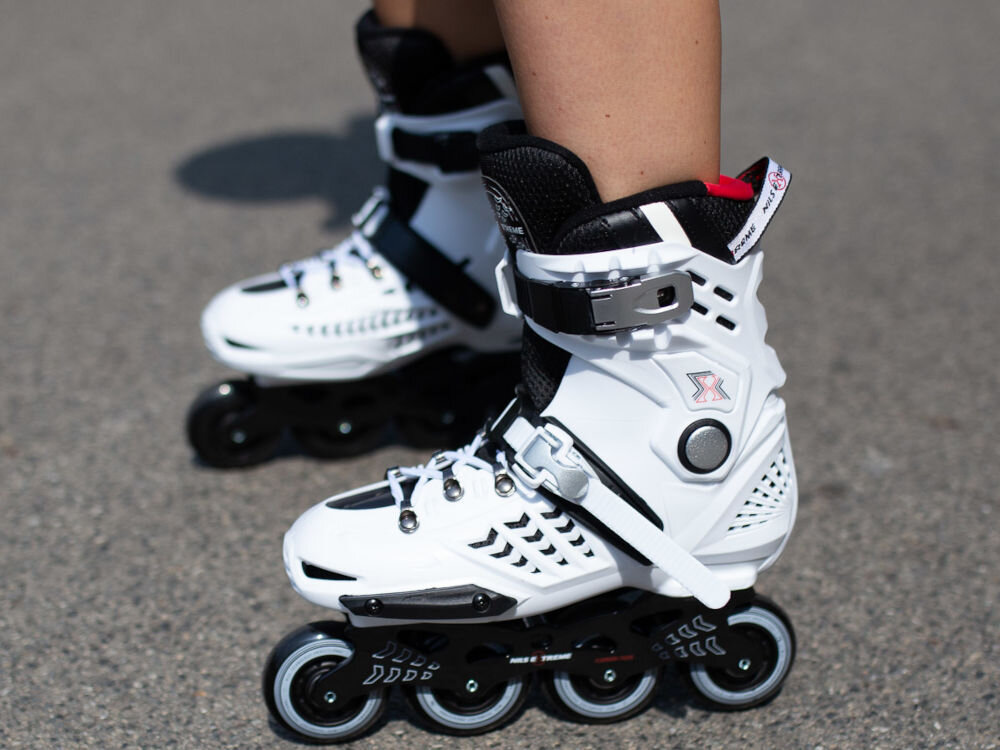 Łyżworolki NILS EXTREME NA20001 materiał velvet siatka mesh