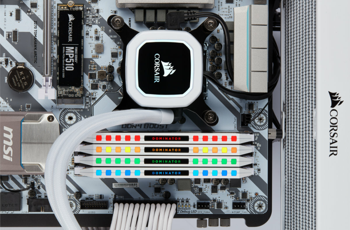 CORSAIR-DOMINATOR-PLATINUM-RGB-16GB-3600MHz-lifestyle