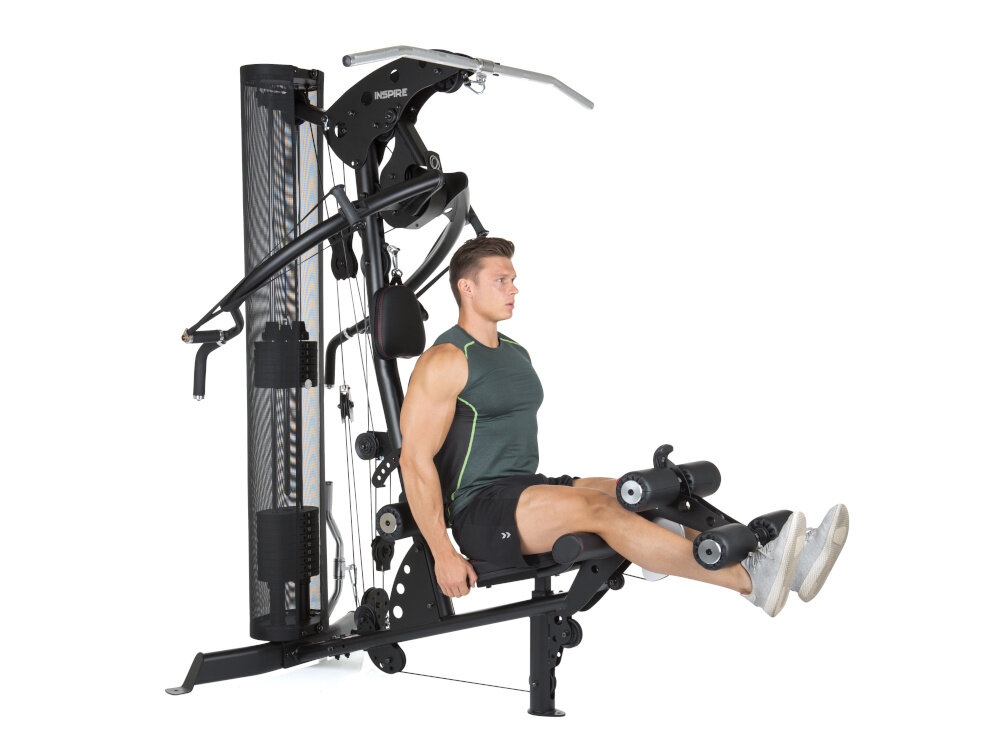 Atlas FINNLO Maximum Inspire M2 urządzenie na białym tle osoba siedzi na siedzisku ćwicząc zintegrowana linka „AB crunch” intensywny trening mięśni brzucha i tricepsów możliwość regulacji oporu