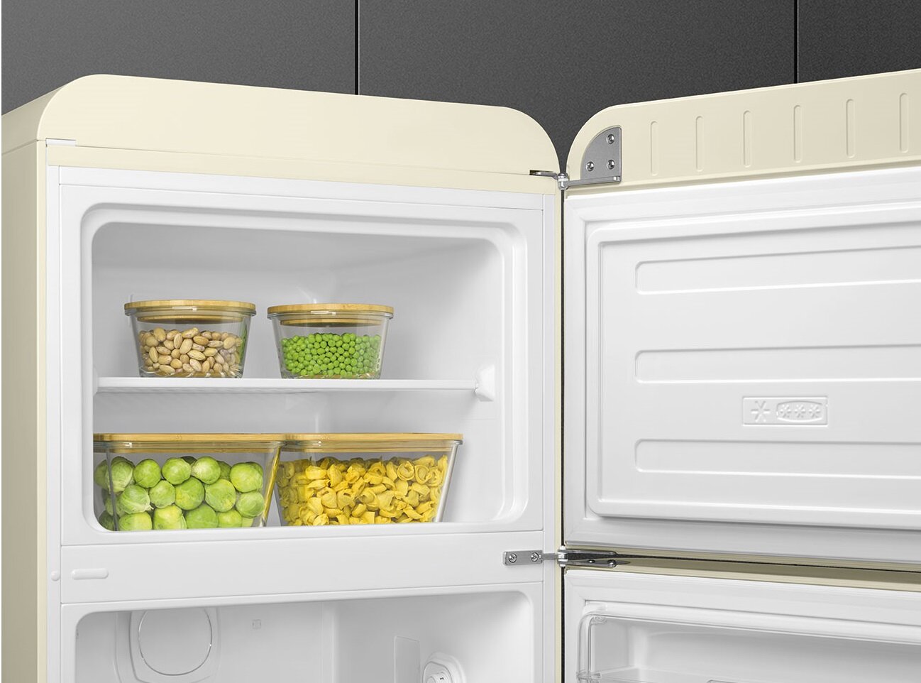 SMEG FAB30RCR5 lodówka statyczna zamrażarka druciana półka multiflow funkcja równomierne chłodzenie wnętrze zimne powietrze
