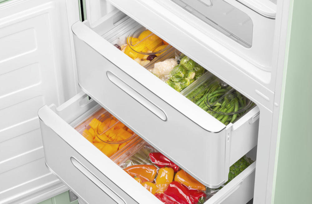 SMEG FAB32LPG5 lodówka statyczna zamrażarka druciana półka multiflow funkcja równomierne chłodzenie wnętrze zimne powietrze