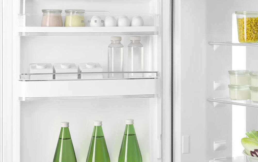 SMEG FAB30LBL5 lodówka półeczki balkoniki przechowywanie produkty spożywcze napoje nabiał jajka porządek