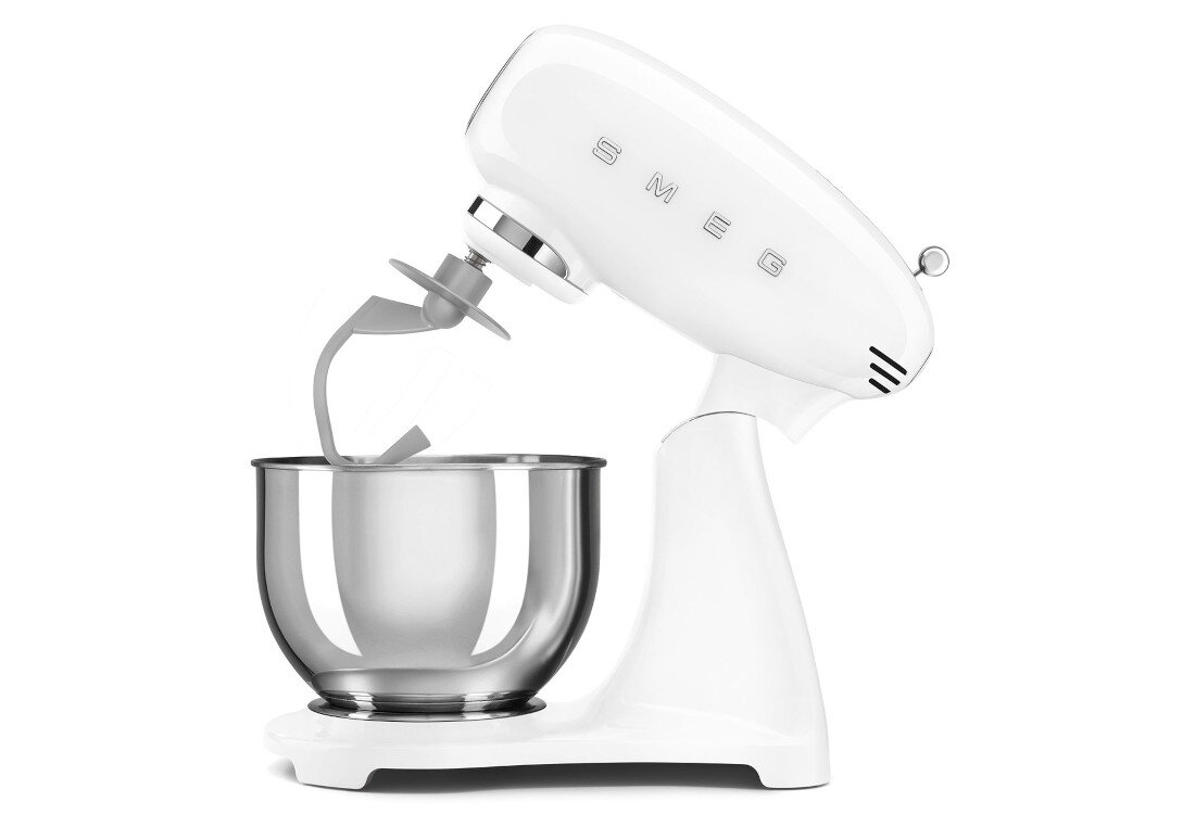 Robot kuchenny planetarny SMEG 50's Style SMF03WHEU 800W Silnik gotowy na wyzwania >Bezpośredni napęd (direct drive) moc cicha praca radzi sobie z ciężkimi ciastami i gęstymi masami