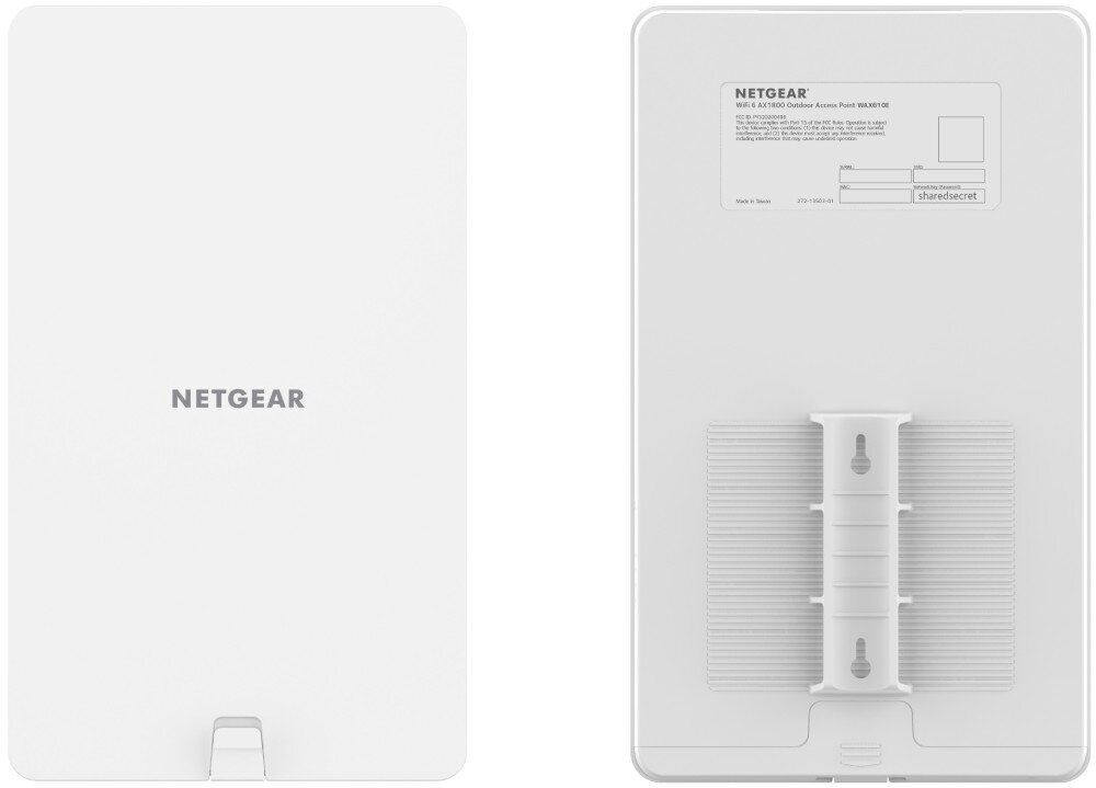 Punkt dostępu NETGEAR WAX610Y Przód i tył prostokątnego urządzenia z napisem NETGEAR z przodu oraz z uchwytem montażowym i tabliczką znamionową z tyłu, obudowa, szczelność, anteny