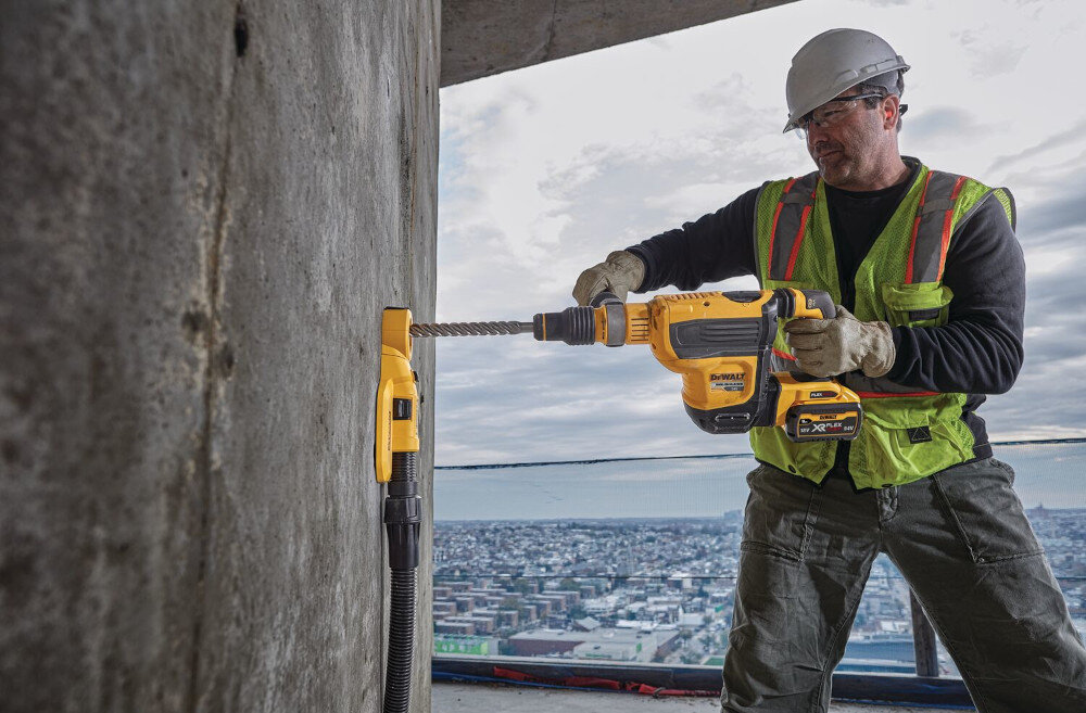 Młotowiertarka DEWALT DCH614N-XJ tryb udaru energia na poziomie 10,5 J maksymalna częstotliwość udaru do 2900 ud./min system antywibracyjny Perform&Protect do wartości 8,8 m/s2