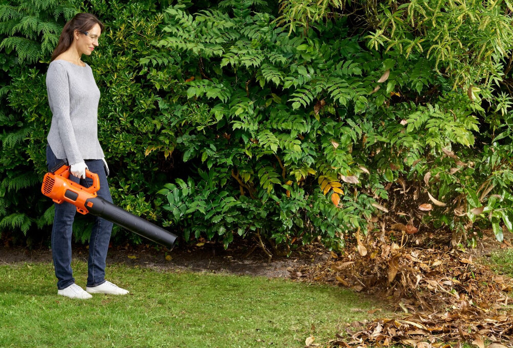 Dmuchawa do liści BLACK&DECKER BCBL200B-XJ akumulatorowa lekka konstrukcja 2,6 kg poziom dzwieku 90,5 dB wygoda wydajnosc niezawodnosc