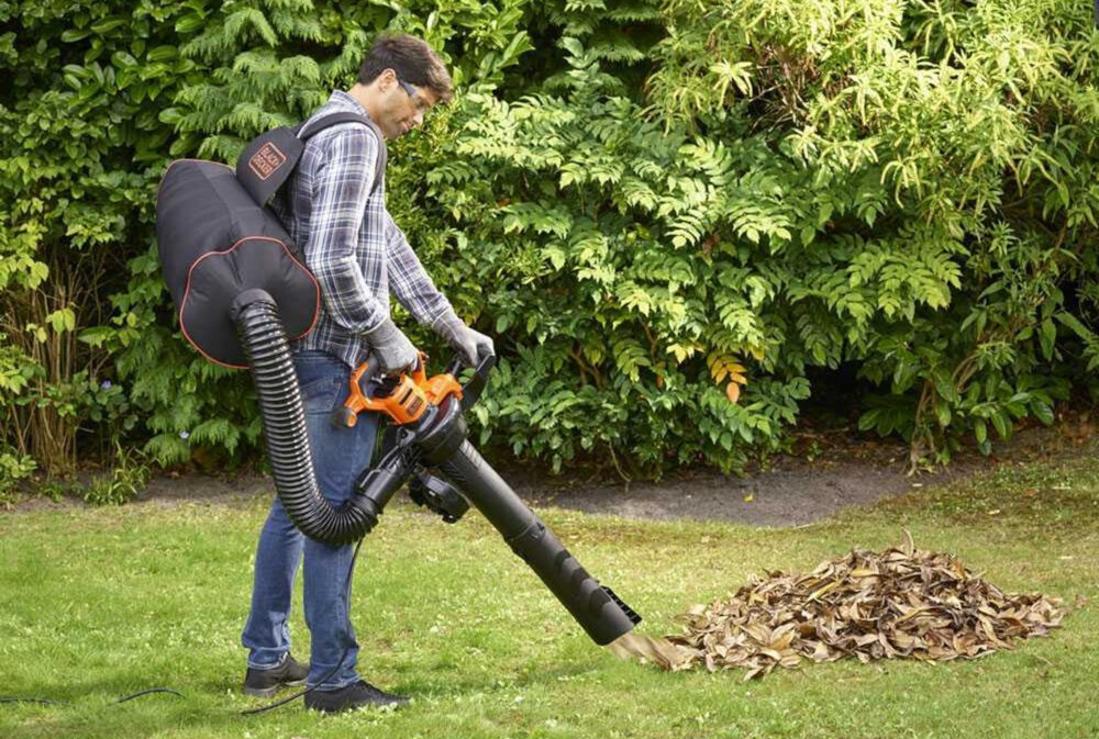 Odkurzacz do liści BLACK&DECKER BEBLV300 wydajnosc 15 m³/min predkosc wydmuchu 404 km/h funkcja odkurzacza i dmuchawy