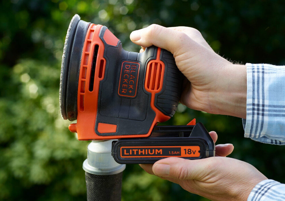 Szlifierka mimośrodowa BLACK&DECKER BDCROS18-QW zasilanie akumulator litowo-jonowy napiecie 18 V pojemność 1,5 Ah maksymalna prędkość obrotowa bez obciążenia do 12000 obr/min