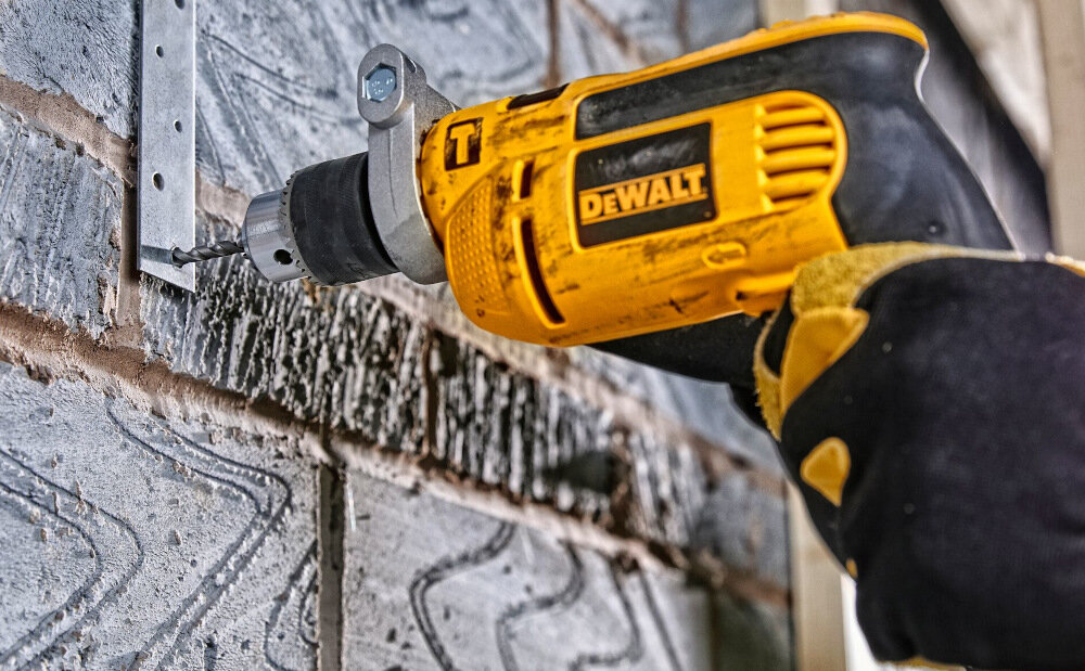 Wiertarka udarowa DEWALT DWD024K-QS funkcja udaru częstotliwość udaru do 47600 ud/min praca w betonie w cegle do 16 mm