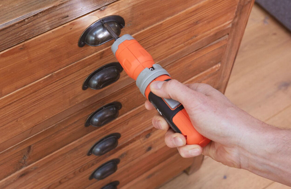 Wkrętak akumulatorowy BLACK&DECKER BCF603C-QW zasilanie akumulator Li-Ion pojemność 1,5 Ah napięcie 3,6 V maksymalny moment obrotowy do 5,5 Nm maksymalna prędkość obrotowa do 180 obr/min pełene ładowanie około 3,5 h