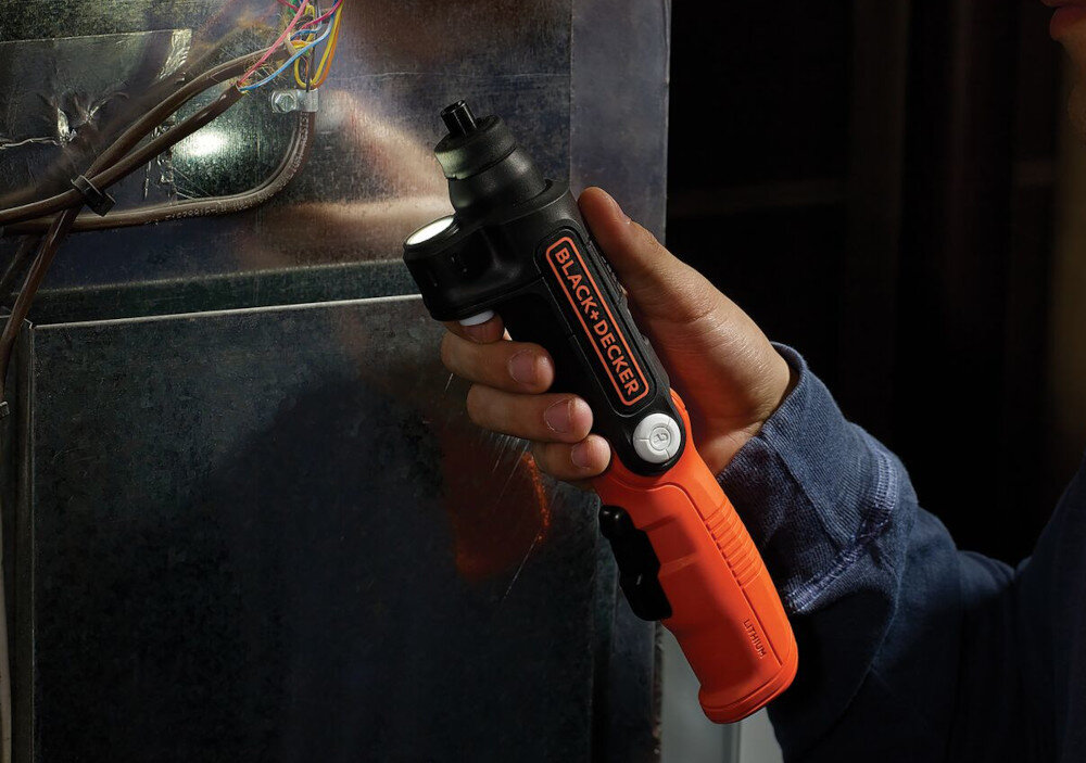 Wkrętak akumulatorowy BLACK&DECKER BDCSFL20C-QW duża dioda LED doskonała widoczność eliminując cienie