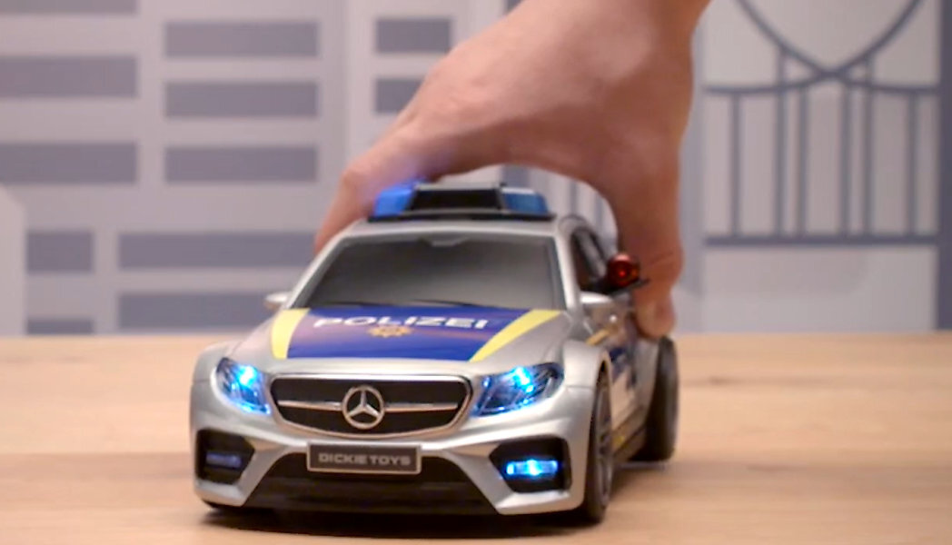 Samochód DICKIE TOYS Playlife SOS Mercedes AMG E43 pościg przygody