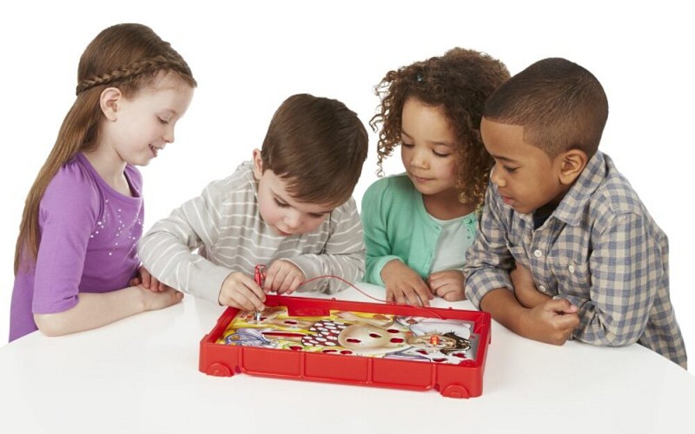 Gra zręcznościowa HASBRO Operacja pionki plansza elementy zasady zabawa rodzina wieczór przyjaciele rozrywka
