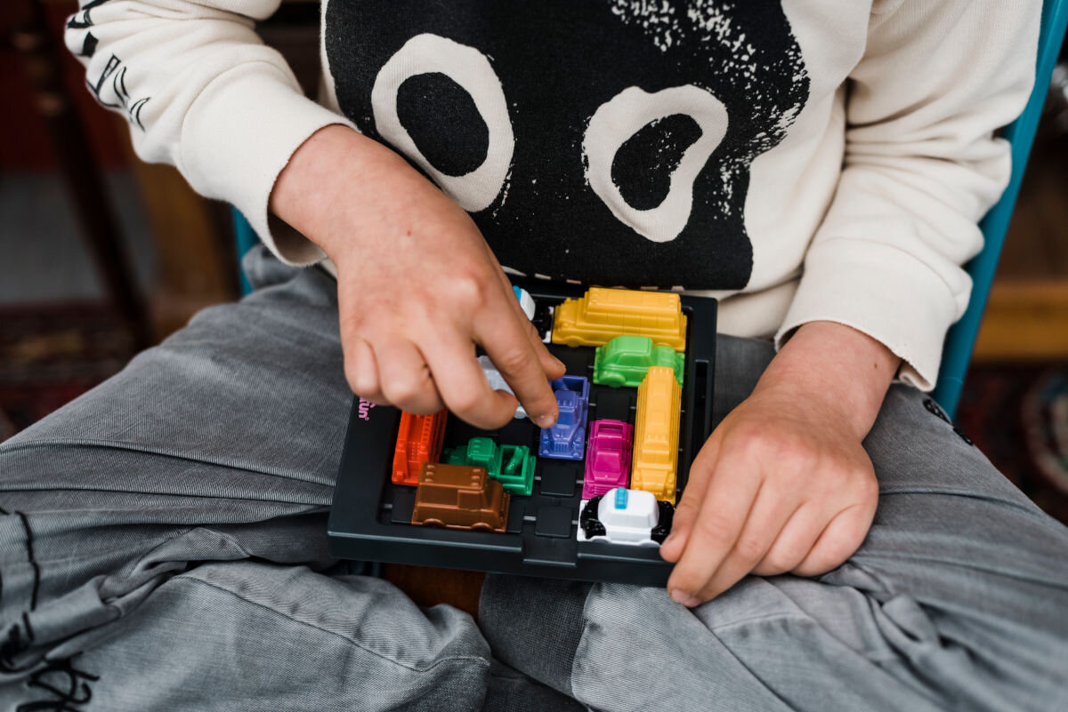Gra logiczna RAVENSBURGER Rush Hour Junior cechy gry zagadka logiczna
