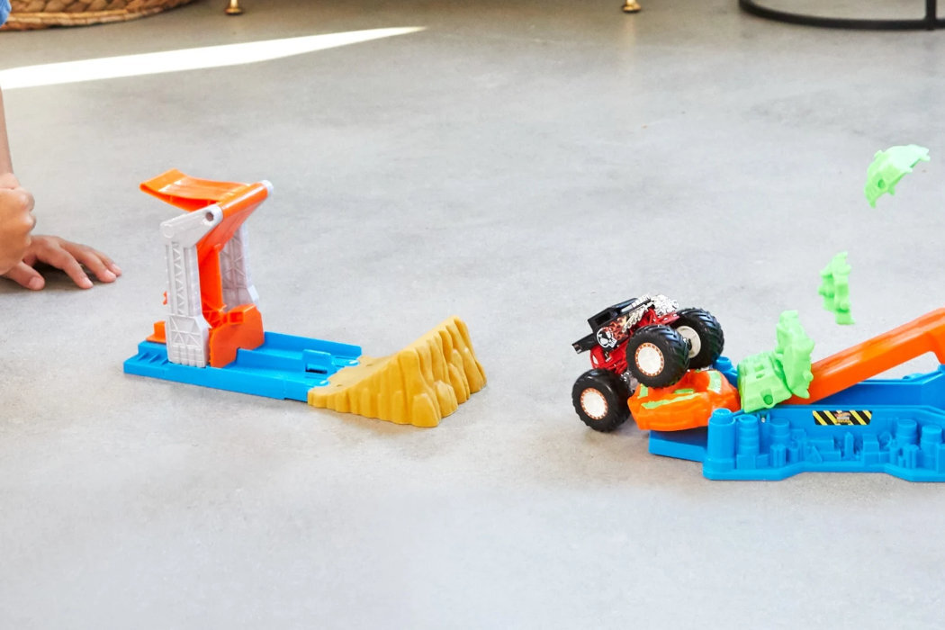 Wyrzutnia Hot Wheels Monster Trucks Kaskaderskie lądowanie GVK08 kolekcja zabawa godziny