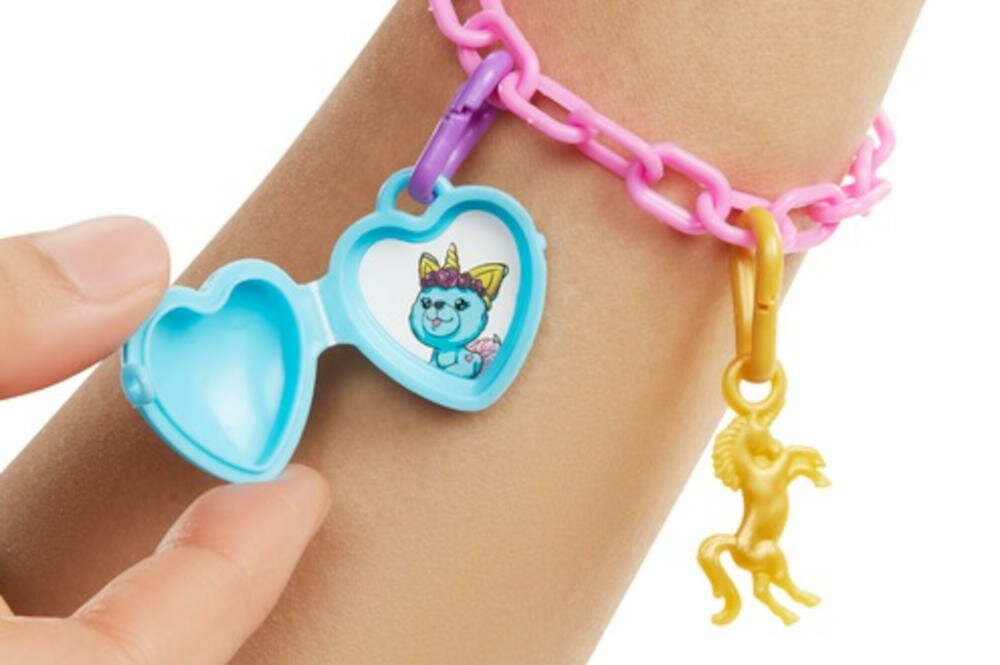 MATTEL-BARBIE-JEDNOROZEC-GXV95 lalka akcesoria bransoletka zawieszka serduszko obrazek piesek ręka trend moda mała dama