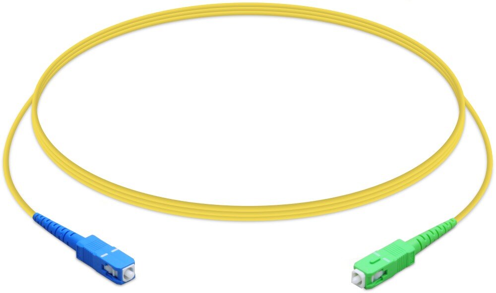 Kabel patchcord UBIQUITI UF-SM-PATCH-UPC-APC 1.5 m Żółty kabel światłowodowy zwinięty w pętlę z widocznymi zielonymi wtyczkami na obu końcach