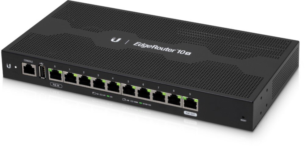 Router UBIQUITI ER-10X Czarne urządzenie sieciowe widoczne w rzucie pod kątem, ukazujące górną perforowaną obudowę z logotypem oraz front z rzędem gniazd przyłączeniowych i wskaźnikami pracy
