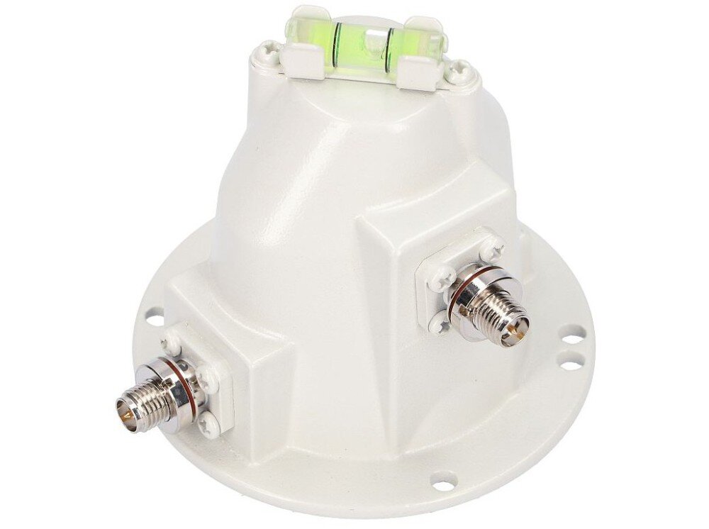 Konwenter UBIQUITI AF-5G-OMT-S45 Biały, metalowy moduł w kształcie kopuły z płaskim kołnierzem montażowym u dołu, na którego bokach widoczne są dwa srebrne złącza koncentryczne, a na szczycie przymocowana jest mała, zielona poziomica pęcherzykowa