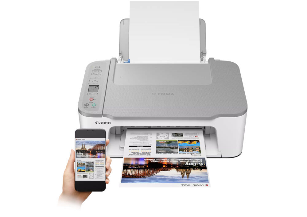 Urządzenie wielofunkcyjne CANON TS3451 Druk w kolorze, Wi-Fi  prezentacja urządzenia na białym tle od przodu ręka z telefonem kasety FINE w zestawie