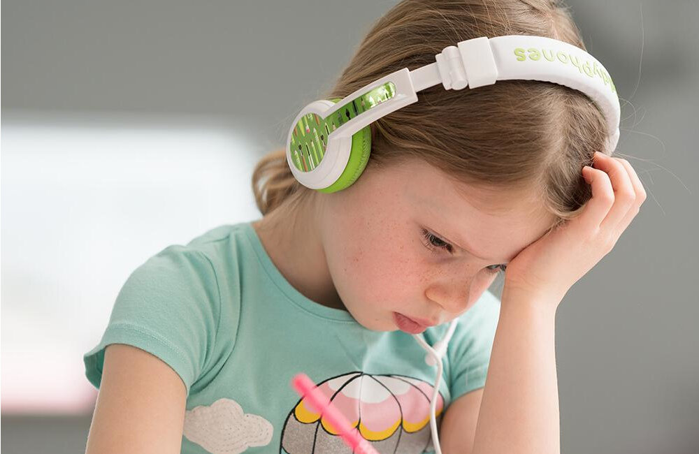 SŁUCHAWKI BUDDYPHONE SCHOOL+ DLA DZIECI 3+ 85 DB Z MIKROFONEM ŻÓŁTE nauszniki materiał regulacja pałąk dopasowanie